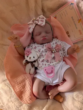 Reborn al cogerla es como coger un bebé de verdad