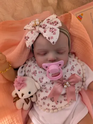 Reborn al cogerla es como coger un bebé de verdad