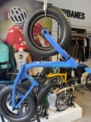 Bicicleta sin pedales Specialized Hotwalk 12”