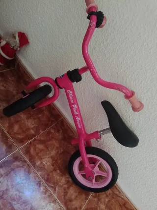Bicicleta sin pedales rosa