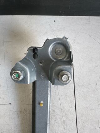 Elevalunas trasero derecho Cadillac SRX: 15252613