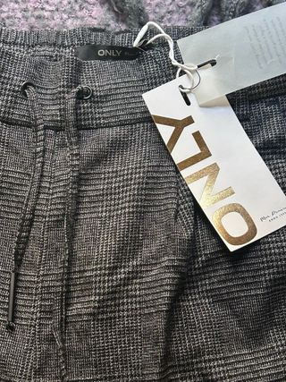 Pantalón Only gris cuadros talla S Nuevo