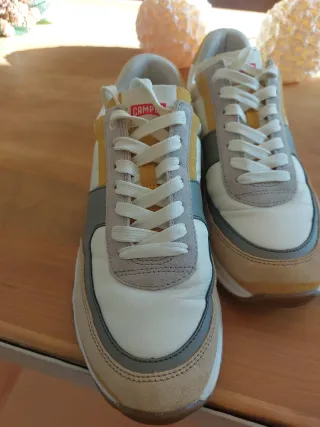 Camper Sneakers Beige y Blanco