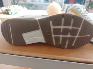 Camper Sneakers Beige y Blanco