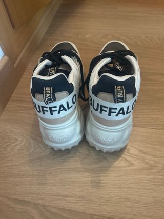 Zapatillas Buffalo beige y negras