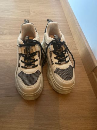 Zapatillas Buffalo beige y negras