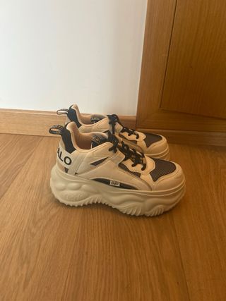 Zapatillas Buffalo beige y negras