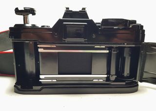 Canon AE-1 Negra + Lente FD 28mm 1:2.8