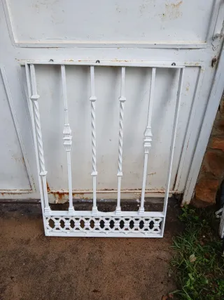 Reja de ventana blanca