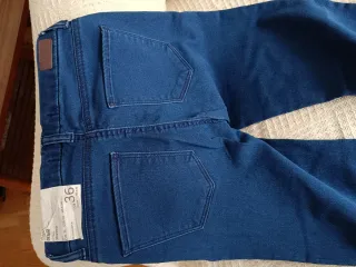 Pantalón pitillo cropped Bershka nuevo