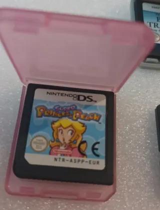 4 Nintendo DS Blancas y Grisesy rojo