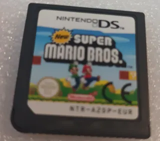 4 Nintendo DS Blancas y Grisesy rojo