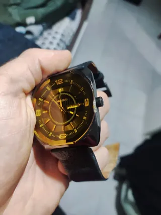 Reloj Diesel Negro y Dorado