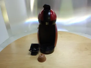Cafetera Roja Dolce Gusto.