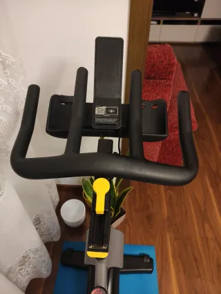 Bicicleta Estática Technogym