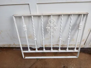 Reja de ventana de hierro forjado