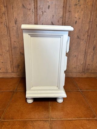 Comodino bianco in legno