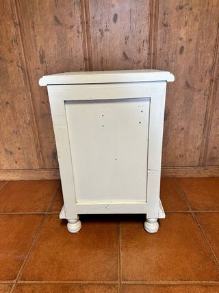 Comodino bianco in legno