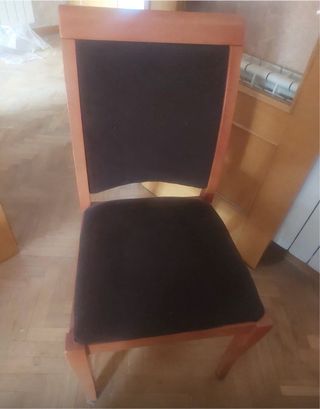 Mesa de salón extensible con 4 sillas de madera