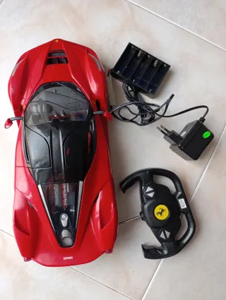 Ferrari Laferrari teledirigido rojo