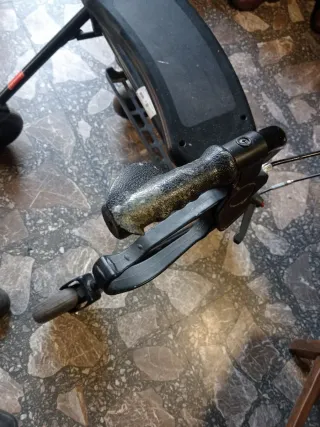 Deambulatore con sedile e cestino