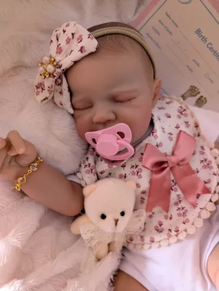 Reborn la cabecita  va hacia atrás como un bebé