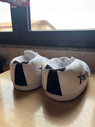 Pantofole a forma di scarpa