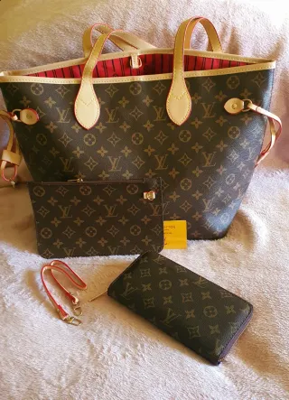 Conjunto Bolso Neverfull y Cartera Marrón. Interio