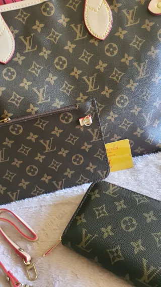 Conjunto Bolso Neverfull y Cartera Marrón. Interio
