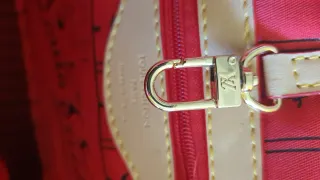 Conjunto Bolso Neverfull y Cartera Marrón. Interio