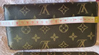 Conjunto Bolso Neverfull y Cartera Marrón. Interio