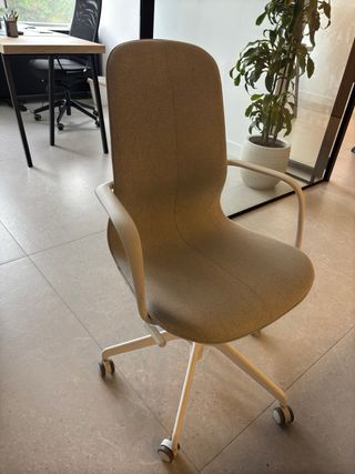 Silla de oficina Ikea gris y blanca