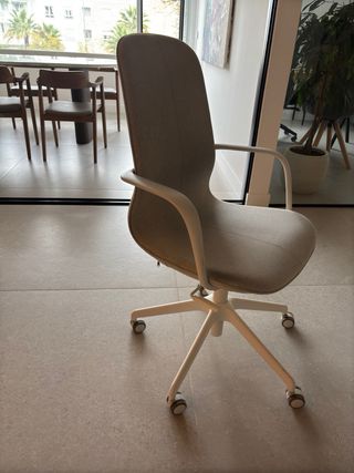 Silla de oficina Ikea gris y blanca