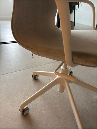 Silla de oficina Ikea gris y blanca