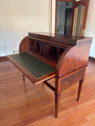 Escritorio antiguo de madera