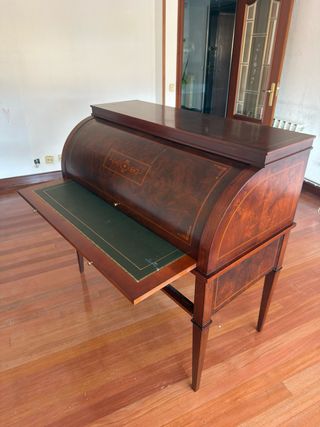 Escritorio antiguo de madera