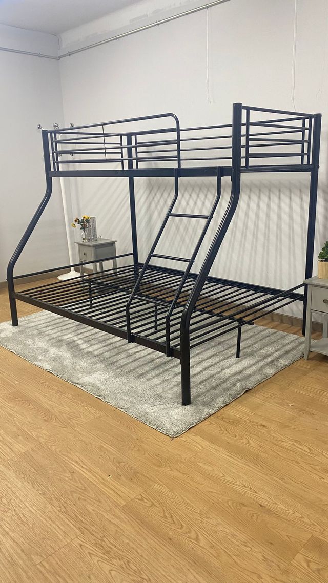 Litera doble negra - Moderna y duradera