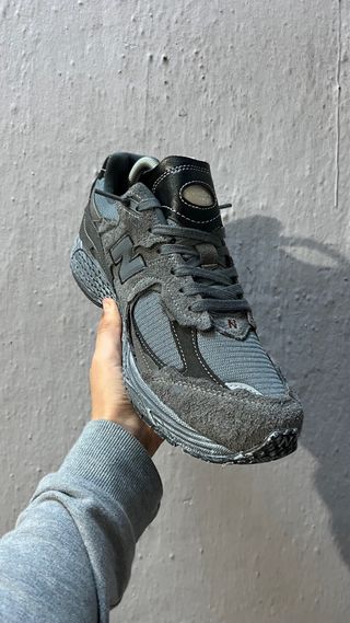 New Balance 2002R Gris/Negro