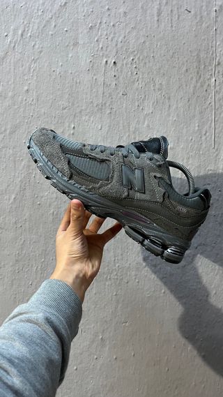 New Balance 2002R Gris/Negro