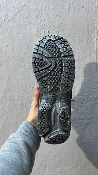 New Balance 2002R Gris/Negro