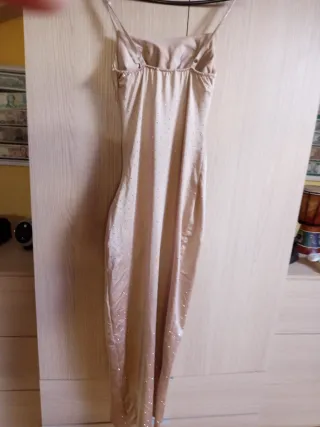 Vestido dorado con pedrería