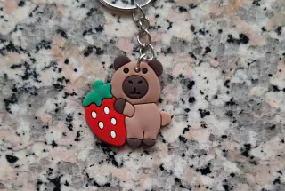Portachiavi capibara con Fragola