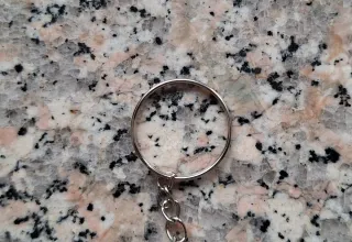 Portachiavi capibara con Fragola