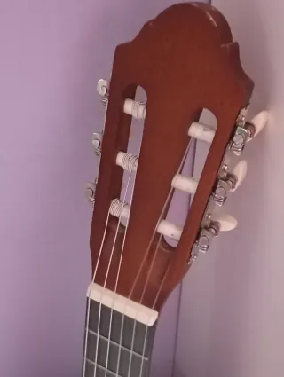 Guitarra Clásica Marrón con Funda