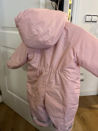 Mono de nieve rosa para bebé