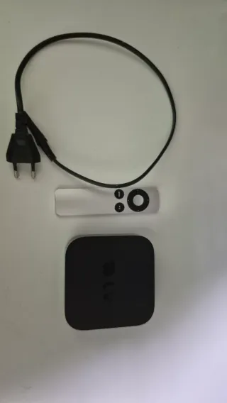 Apple TV con mando y cable