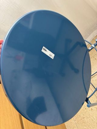 Mesa auxiliar redonda azul metal