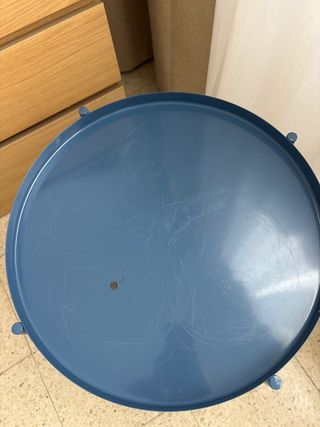 Mesa auxiliar redonda azul metal