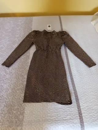 Vestido dorado y multicolor