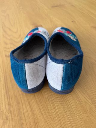 Zapatillas de casa bordadas florales